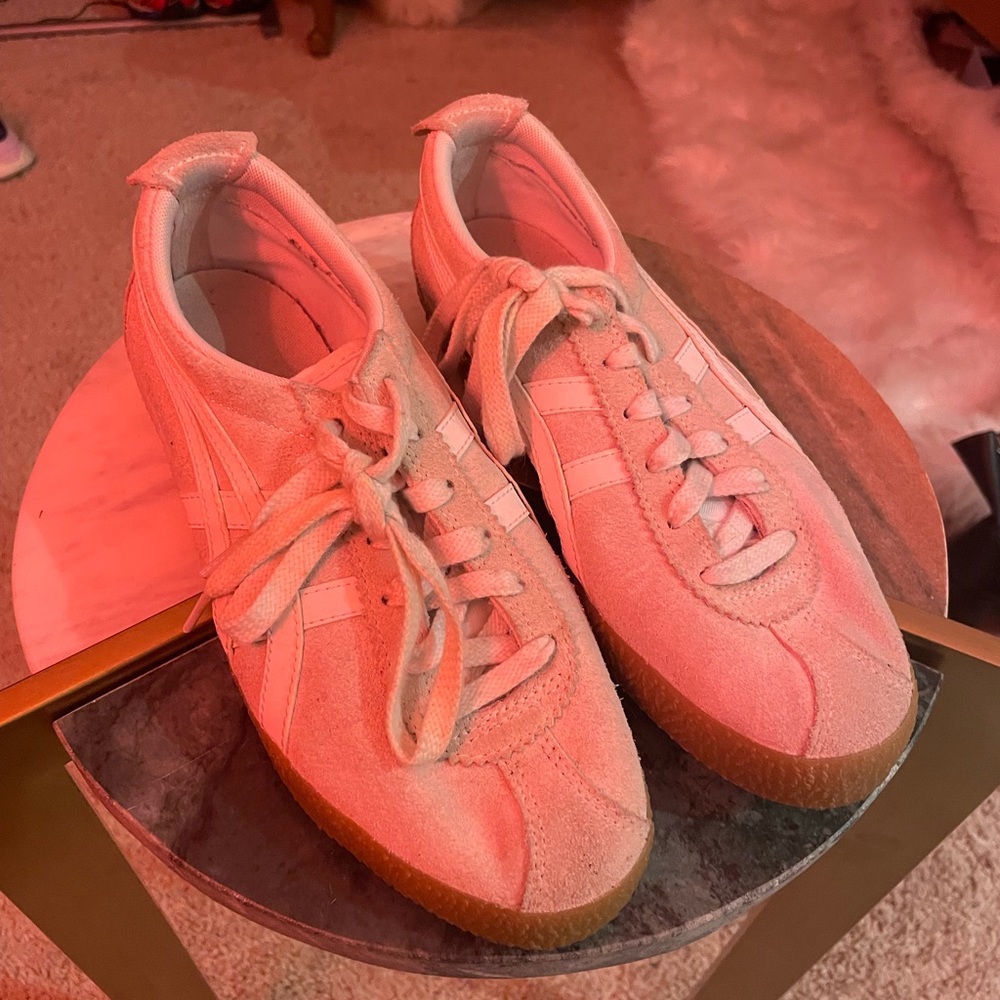 white onitsuka tiger women’s sneaker